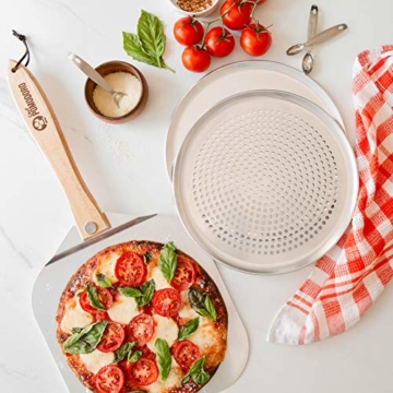 Chef Pomodoro Pizzaschieber mit einklappbarem Holzgriff, 30,5 cm x 35,5 cm - Hochwertige Pizzaschaufel aus Aluminium - Gourmet Pizzaheber für hausgemachte Pizzen, Backen, Brot - Pizza Zubehör - 8