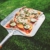 DOLCE MARE® Pizzaschieber - Aluminium Pizzaschaufel mit robustem Eichenholzgriff für eine angenehme Handhabung - Pizza Paddle entwickelt für den empfindlichen Pizzaboden - Pizzaheber | Brotschieber - 5
