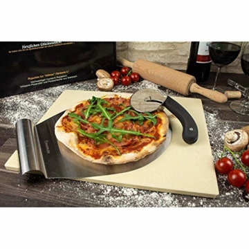 RADOLEO® Pizzastein L aus Cordierit - Premium Set mit Pizza-Roller & Pizzaschaufel | für Gas Grill & Back-Ofen | edle Verpackung | 38x30x1,3cm - 8
